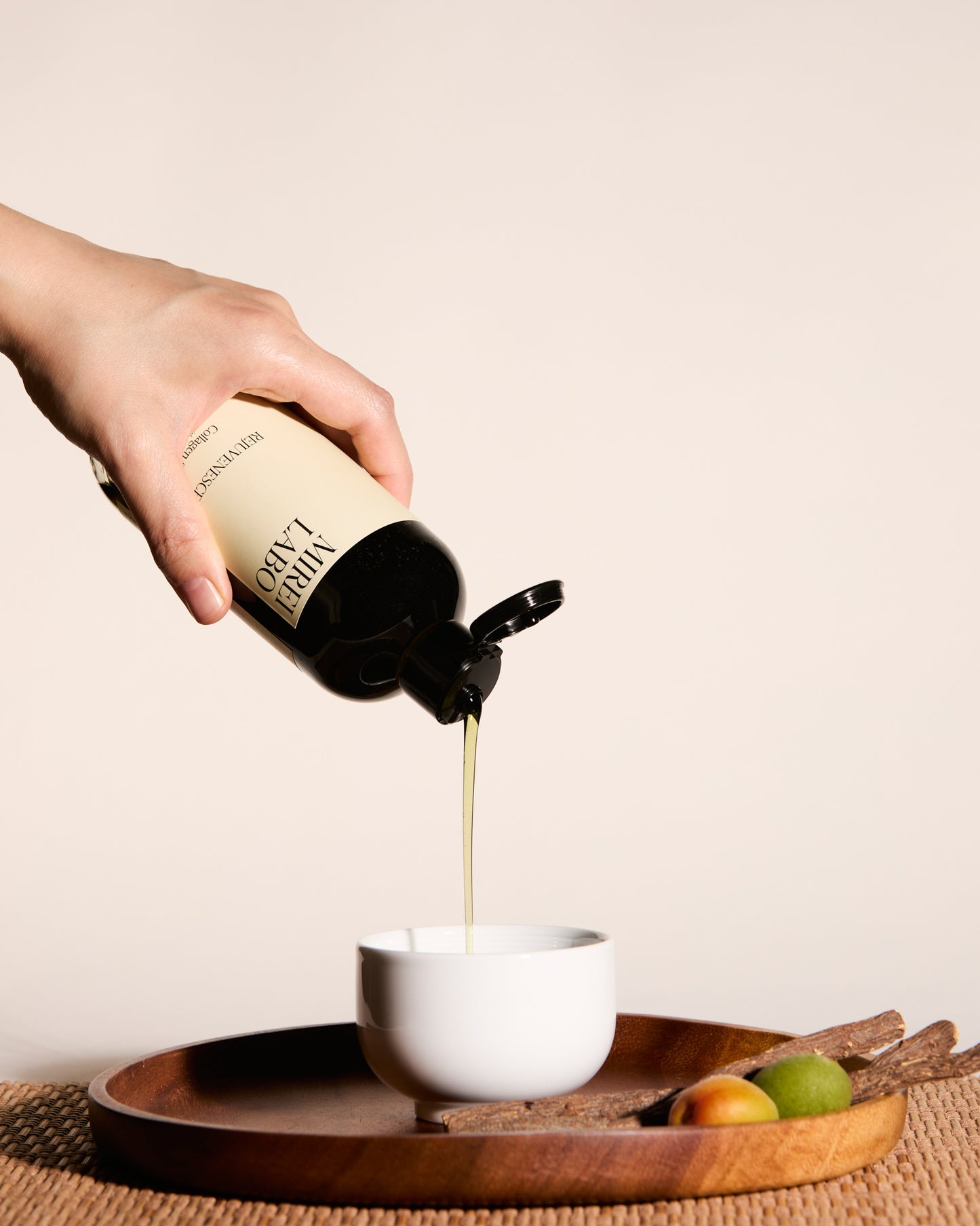 
                  
                    MIREI LABO REJUVENESCENCE Shampoo Tea Pouring into Tea Cup
                  
                